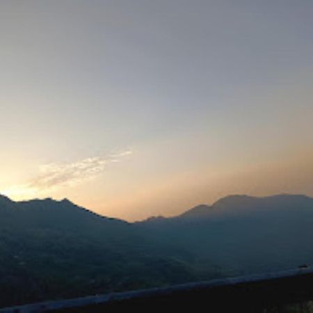 Hotel Himalayan Queen , Darjeeling Дарджилинг Экстерьер фото
